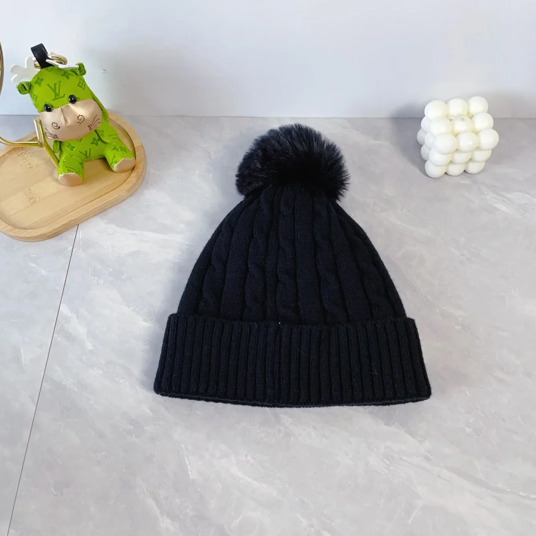 Chanel Wool Pom hat and scarf knit set in Black · view 7