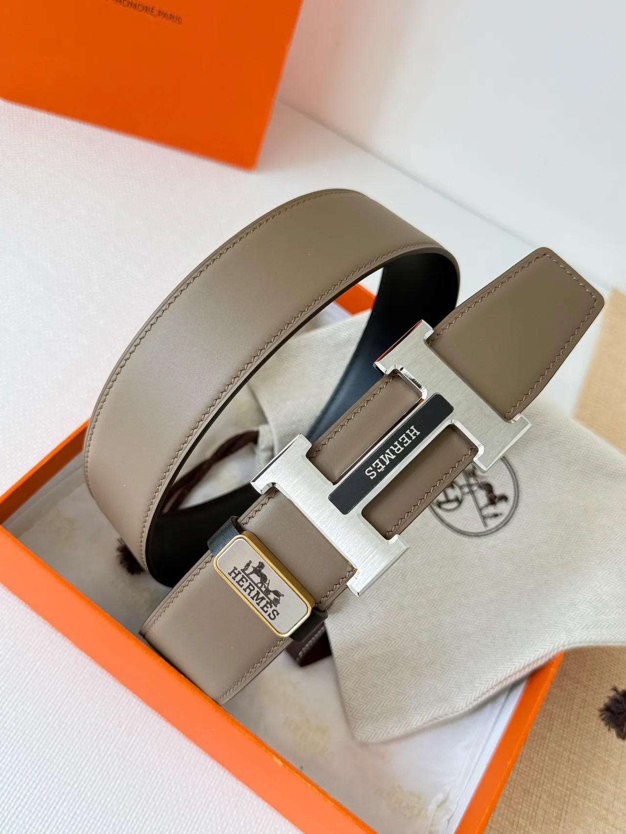 Hermes Reversible H Belt in Black · view 4