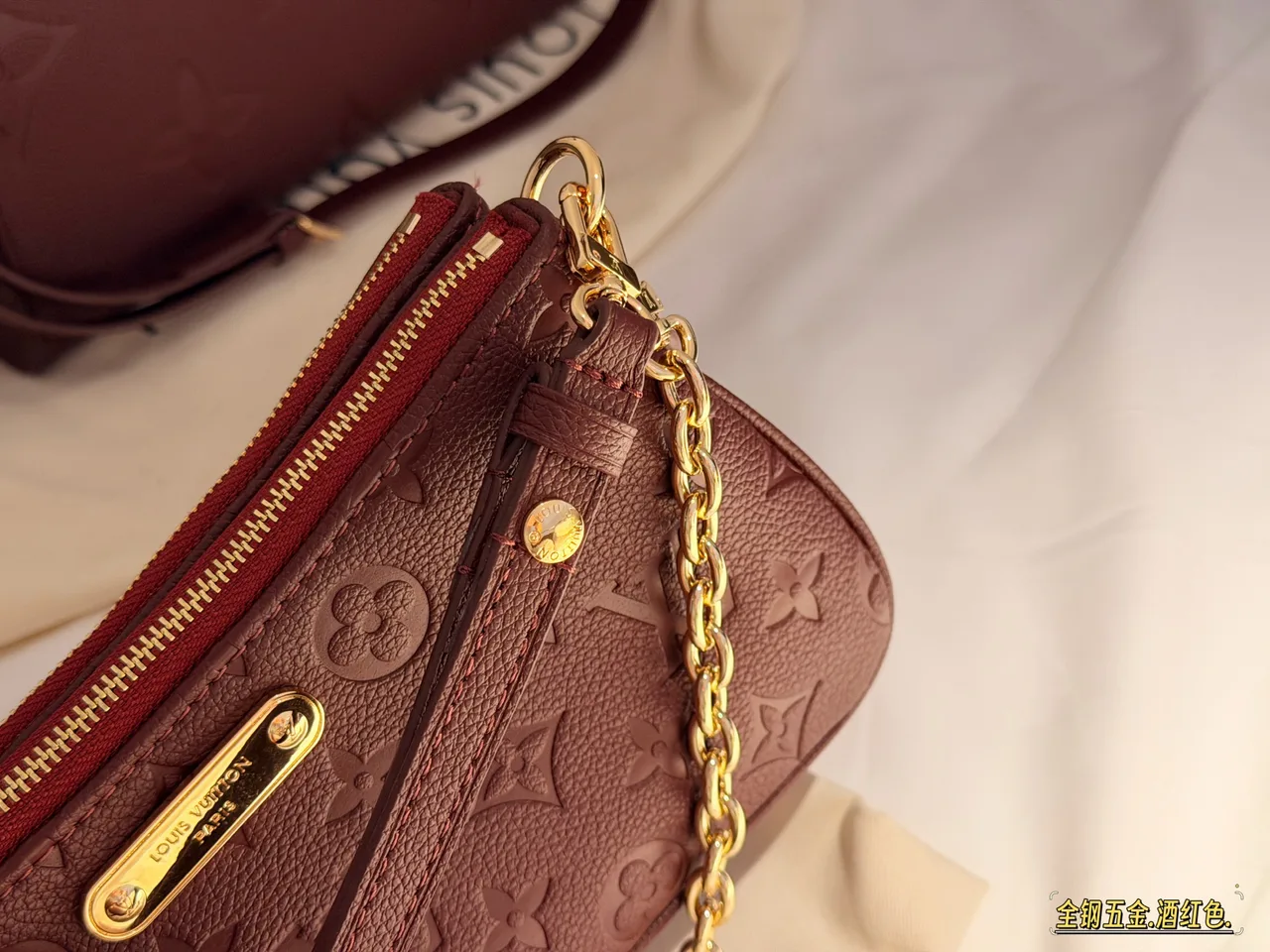 Louis Vuitton Clutch in Burgundy · view 5