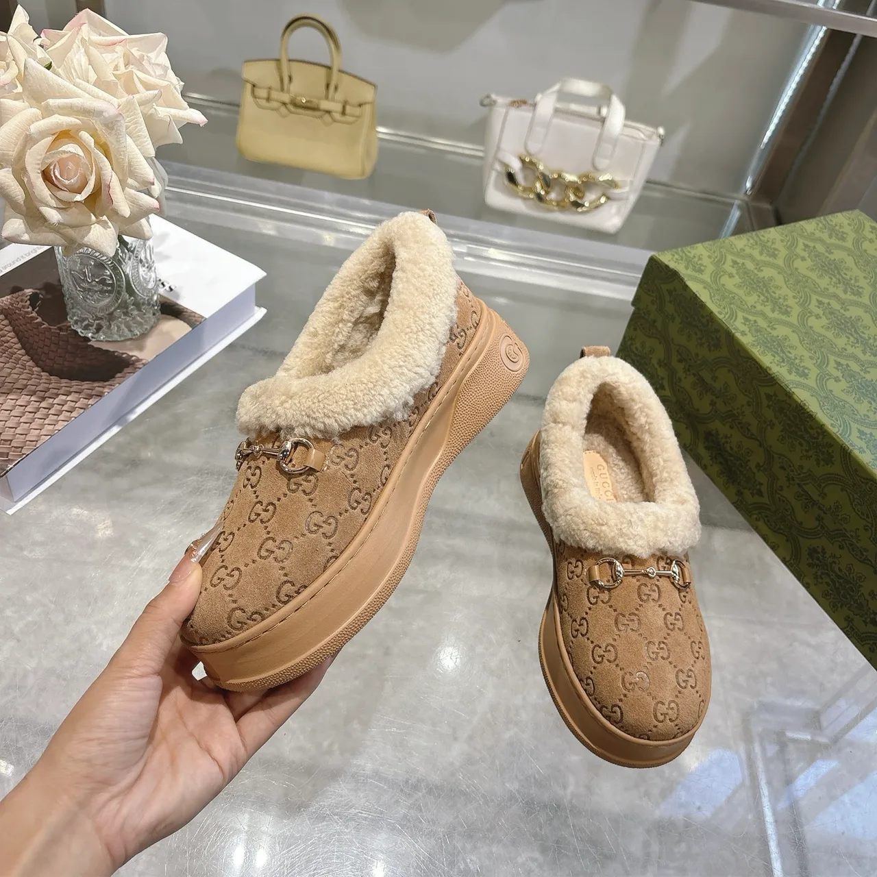 Gucci Cowhide Sheepskin Slippers in Tan · view 5