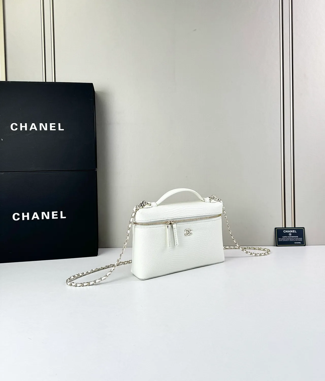 Chanel Cowhide Glossy Crossbody Bag in White · view 3