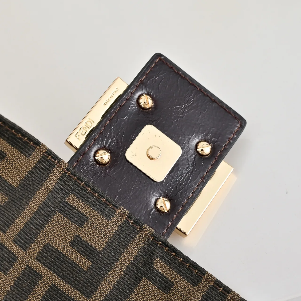Fendi Baguette Hobo Bag in Brown · view 6