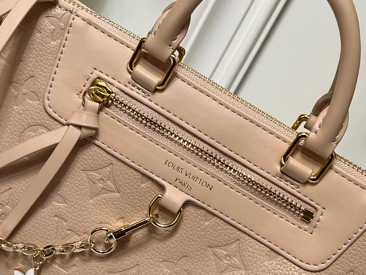 Louis Vuitton Leather Tote in Pink · view 5