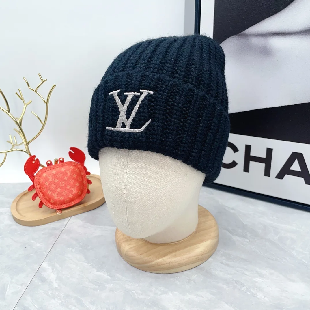 Louis Vuitton Wool Embroidered LV Ribbed Beanie in Black · view 1