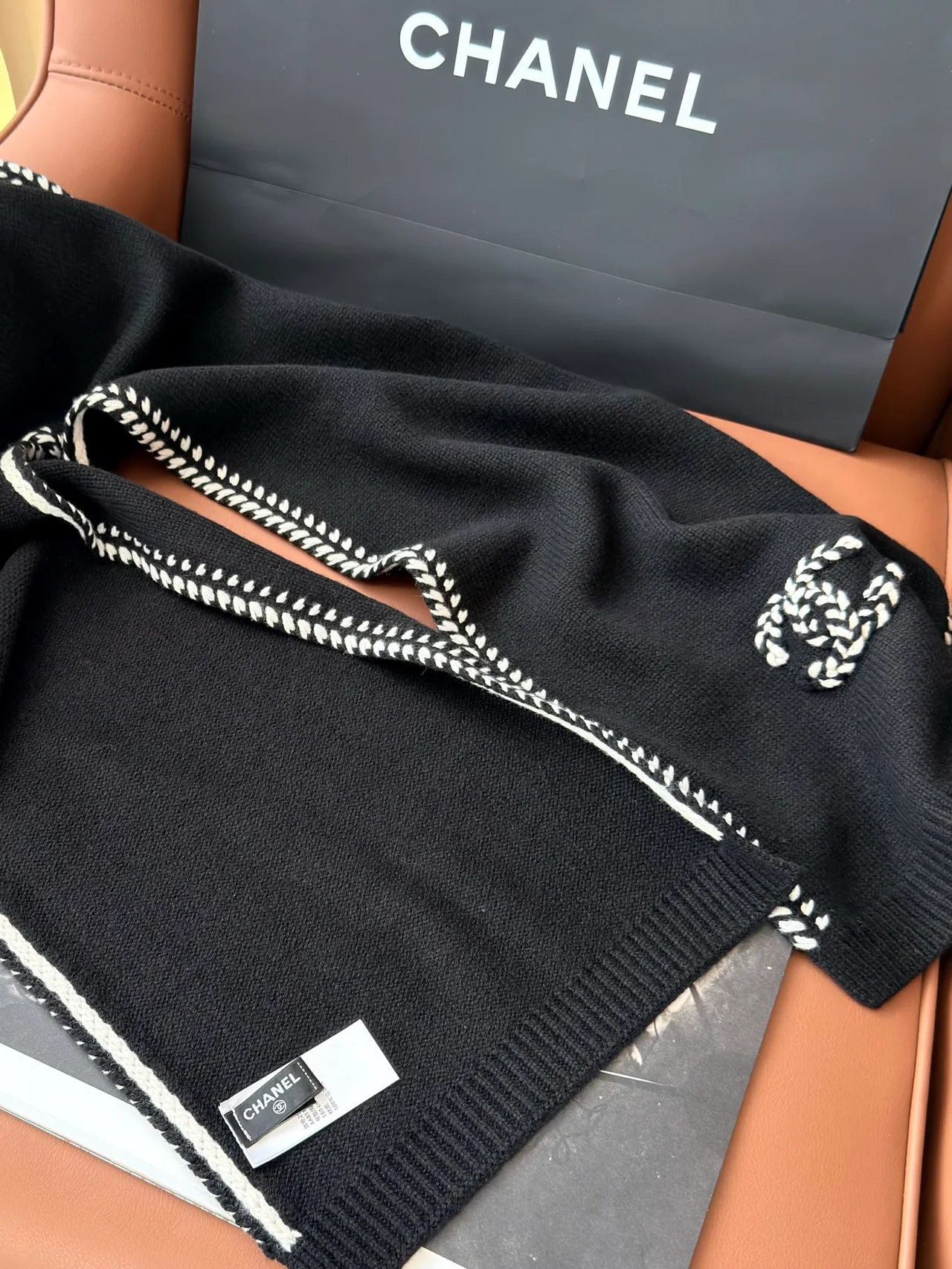 Chanel Cashmere Scarf in Black · view 4