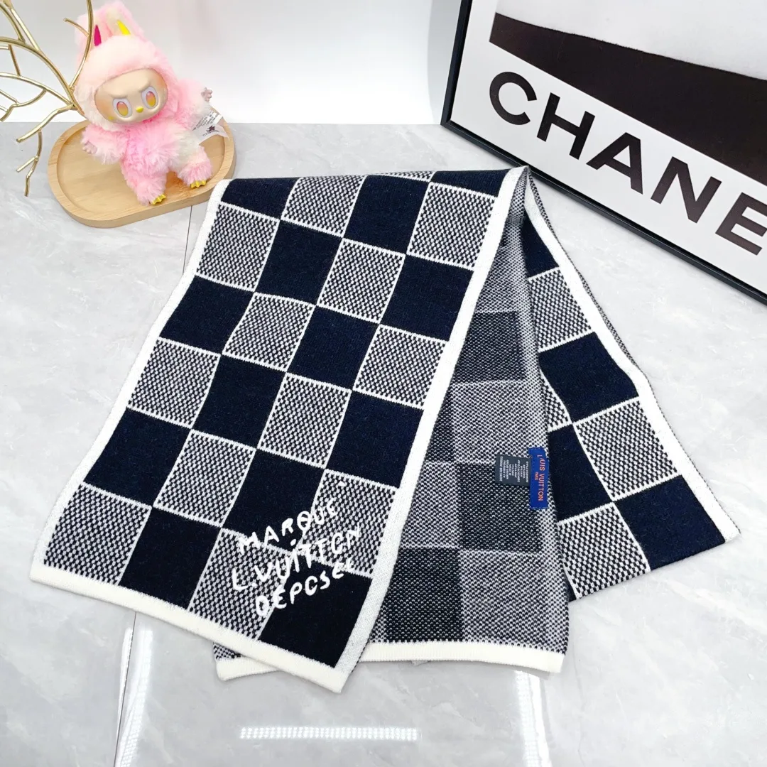 Louis Vuitton Wool Cashmere Checkerboard hat and scarf set in Black · view 5