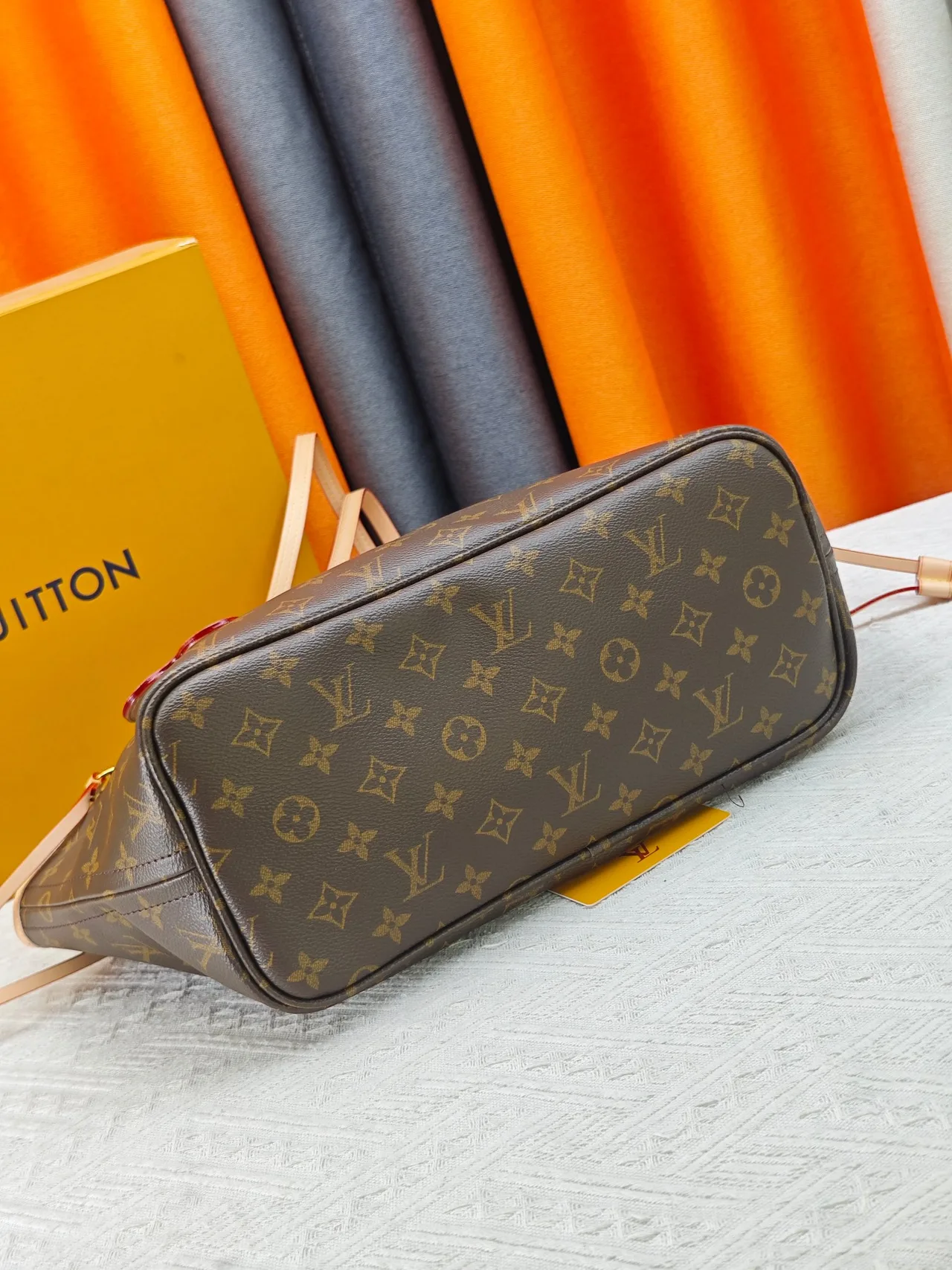 Louis Vuitton Neverfull Canvas Tote in Brown · view 5