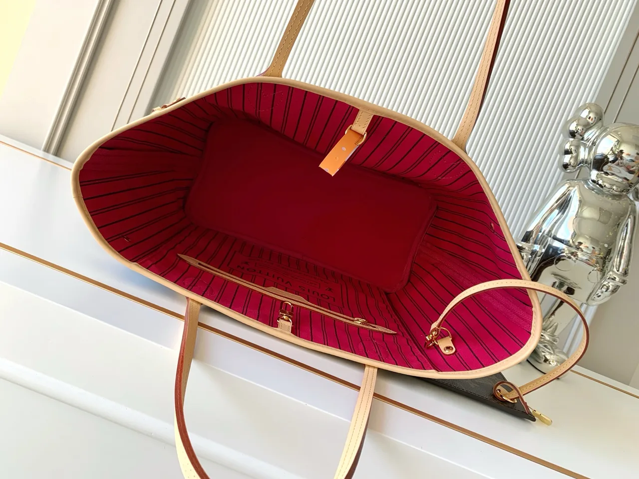 Louis Vuitton Neverfull Tote in Brown · view 8