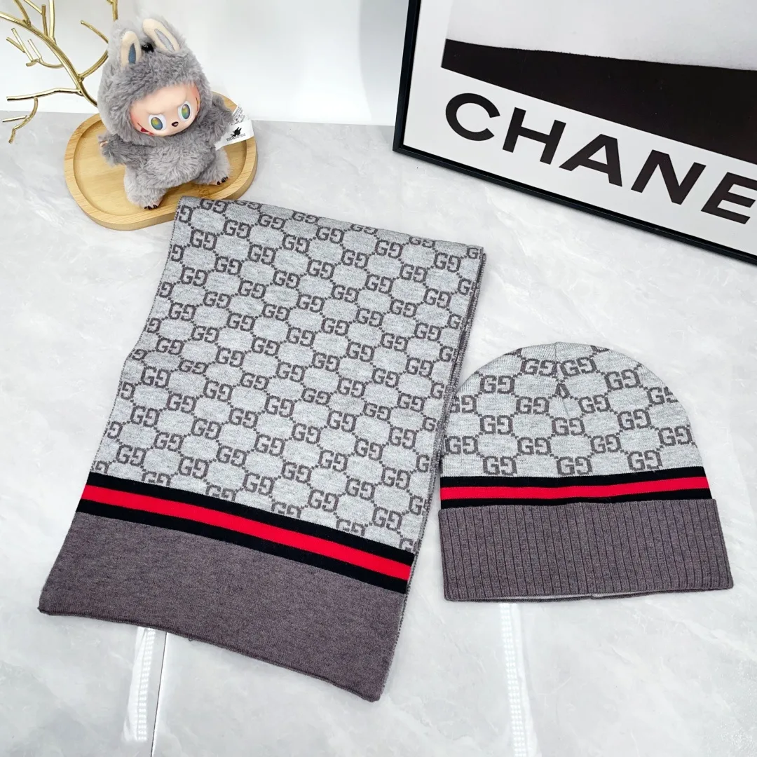 Gucci Cashmere Hat and Scarf Set in Grey · view 1