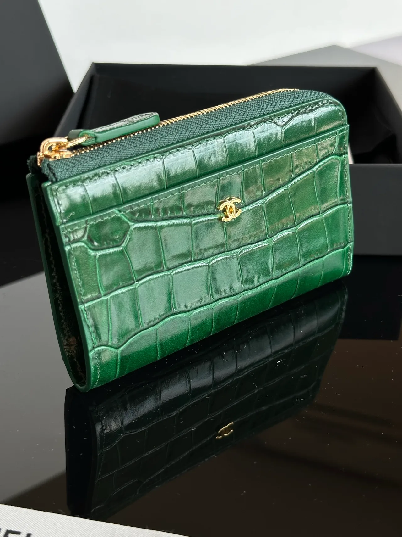Chanel Glossy Wallet in Green · view 3