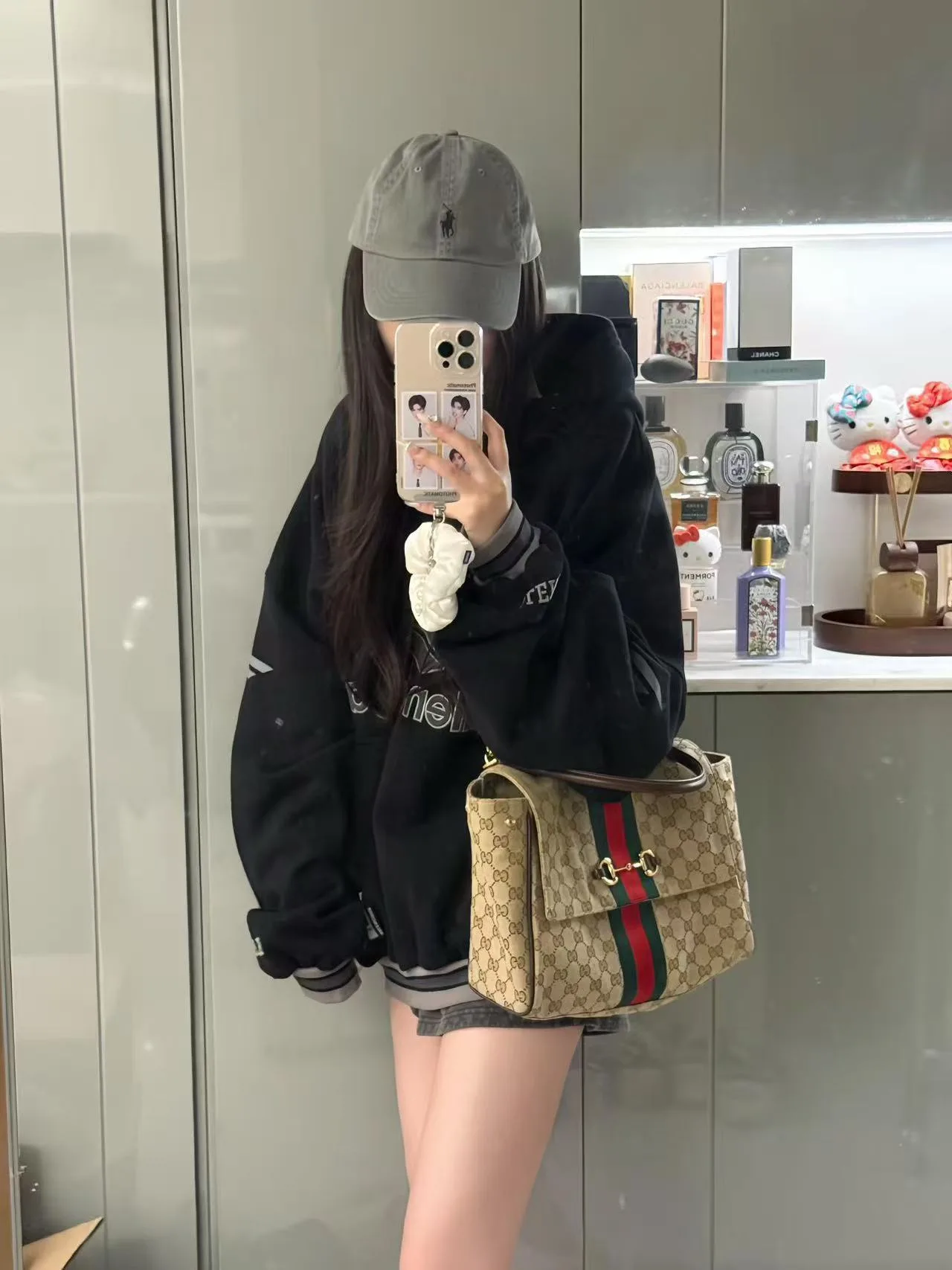 Gucci Top-Handle Bag in Beige · view 4