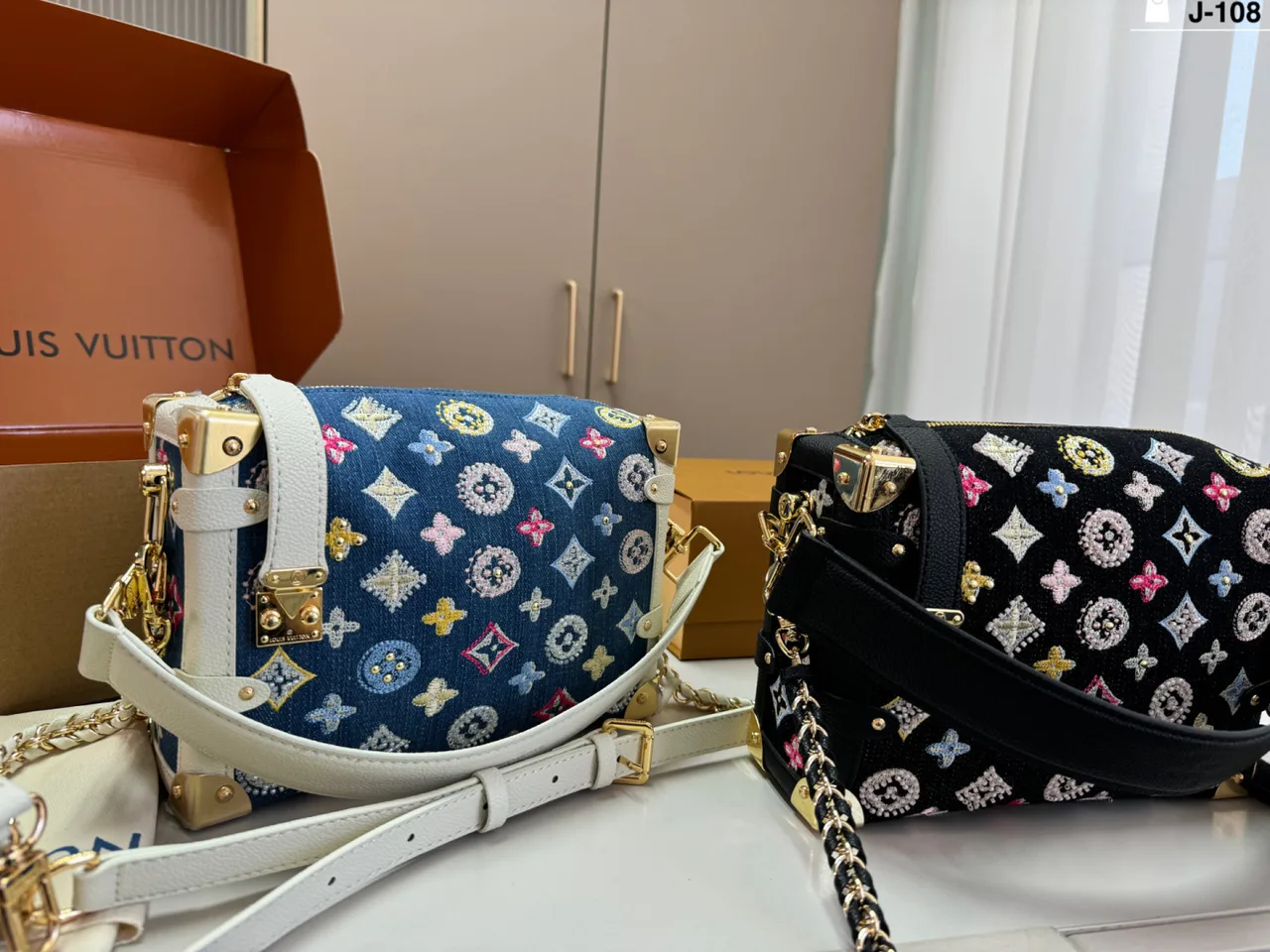 Louis Vuitton Flap Shoulder Bag in Blue / Black · view 8