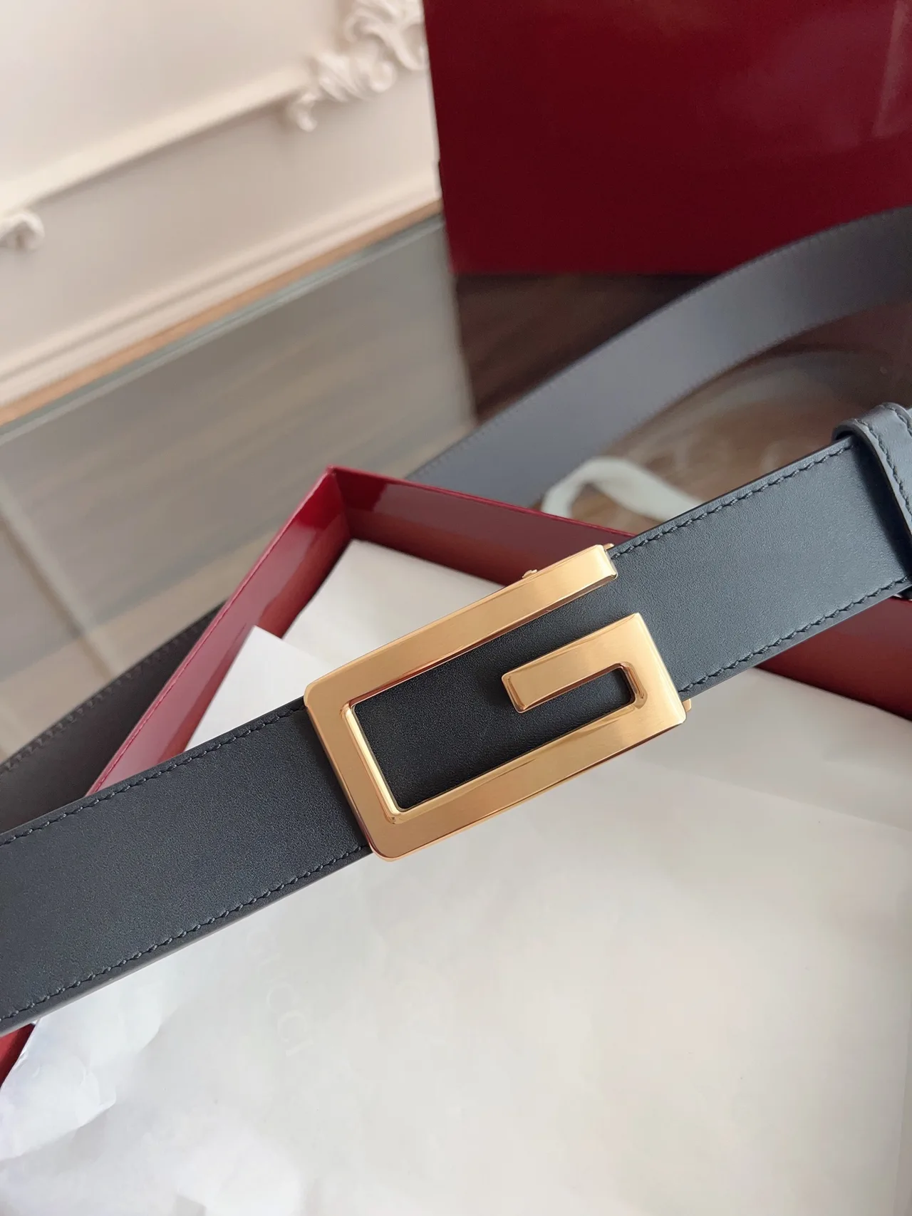 Gucci Cowhide Glossy Automatic Belt in Black · view 2