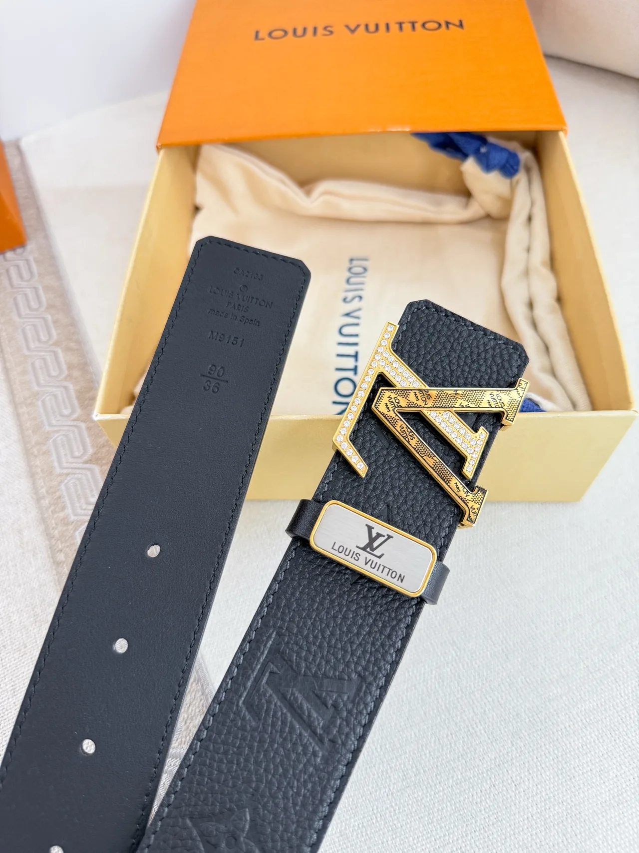 Louis Vuitton Reversible LV buckle belt in Black · view 7