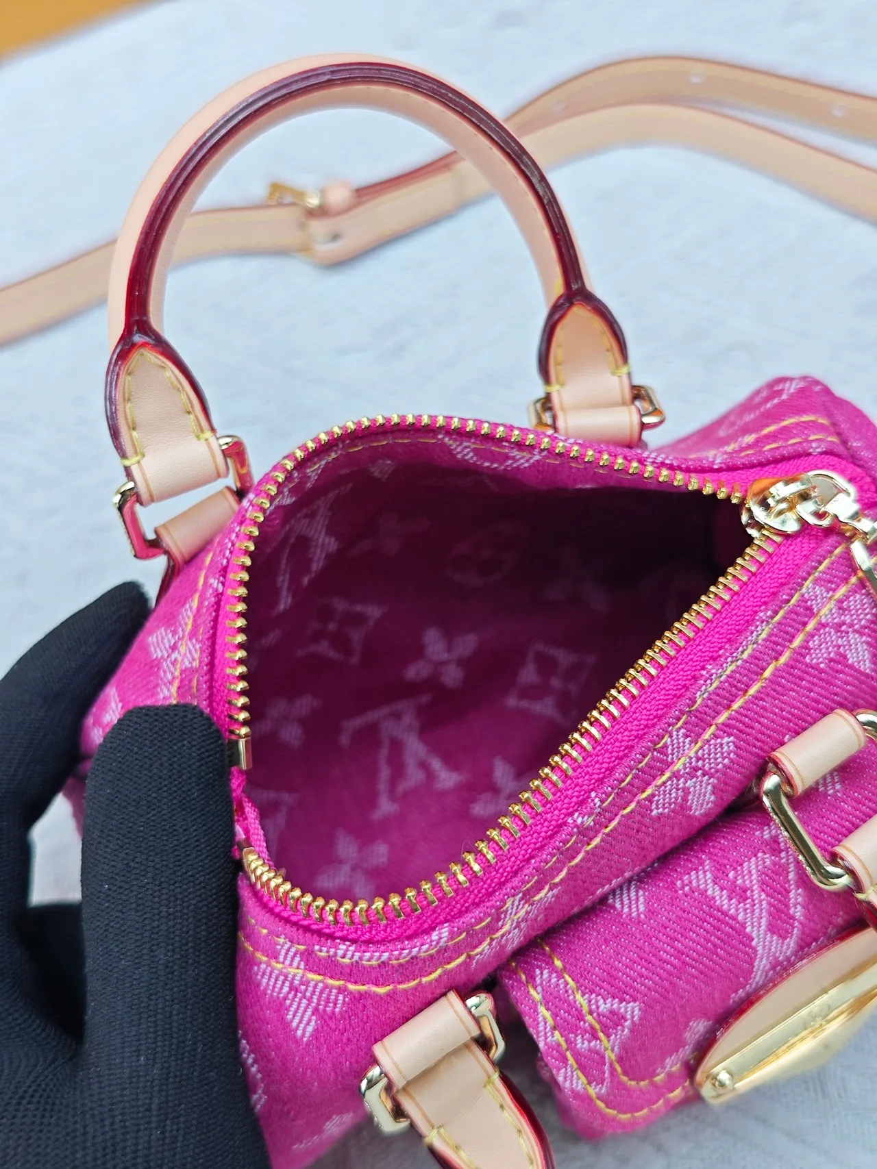 Louis Vuitton Nano Speedy Handbag in Pink · view 9