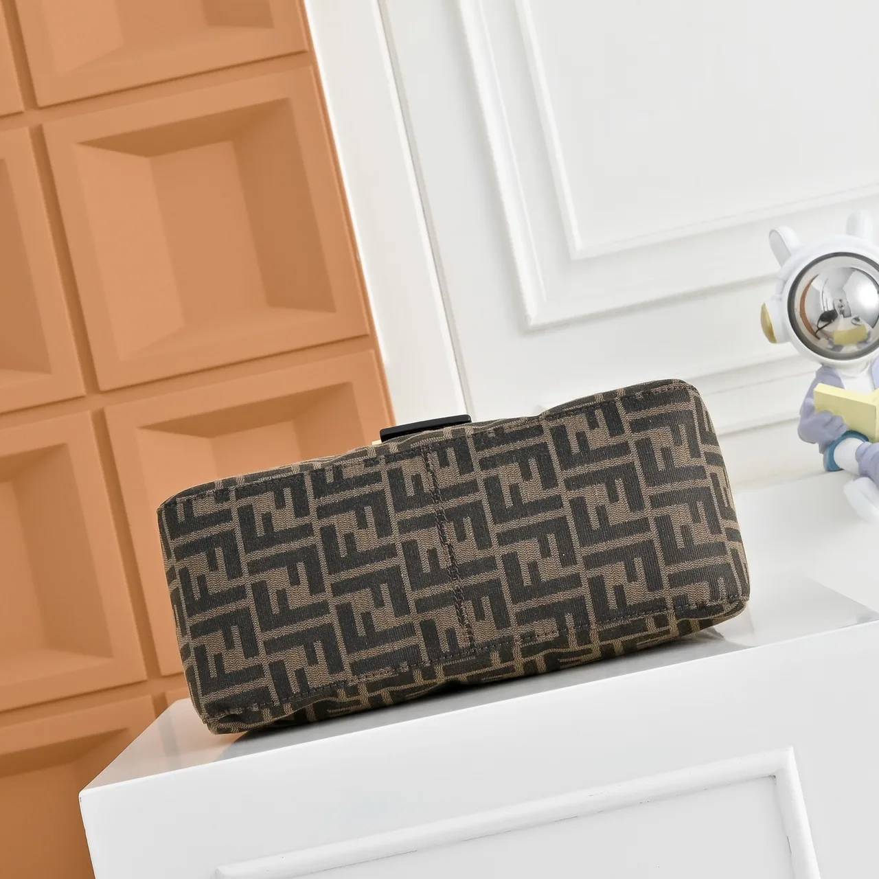 Fendi Baguette Hobo Bag in Brown · view 4
