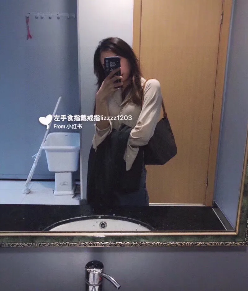 Louis Vuitton Glossy Looping Shoulder Bag in Brown · view 5