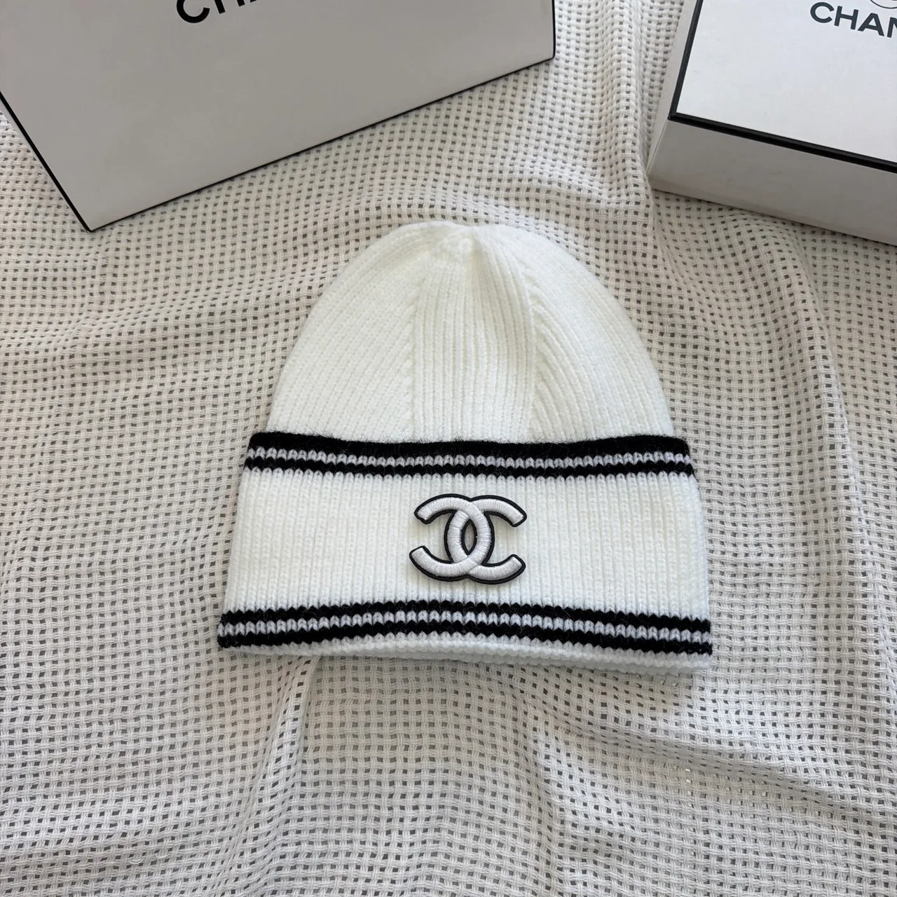 Chanel Striped CC beanie in Black & White & Cream · view 3