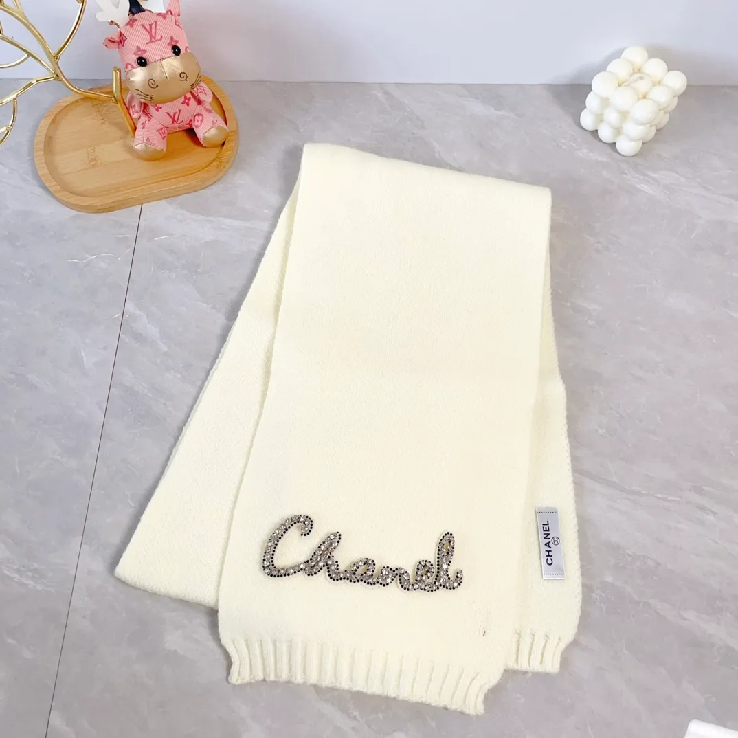Chanel Wool Embroidered Pom hat and scarf knit set in Cream · view 5