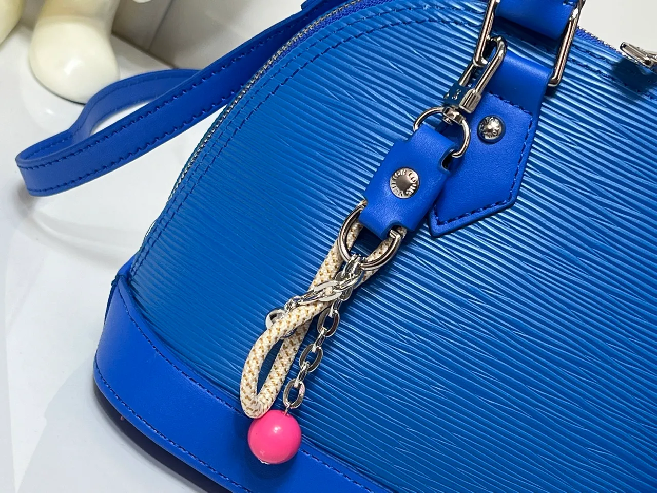 Louis Vuitton Leather Glossy Handbag in Blue · view 5