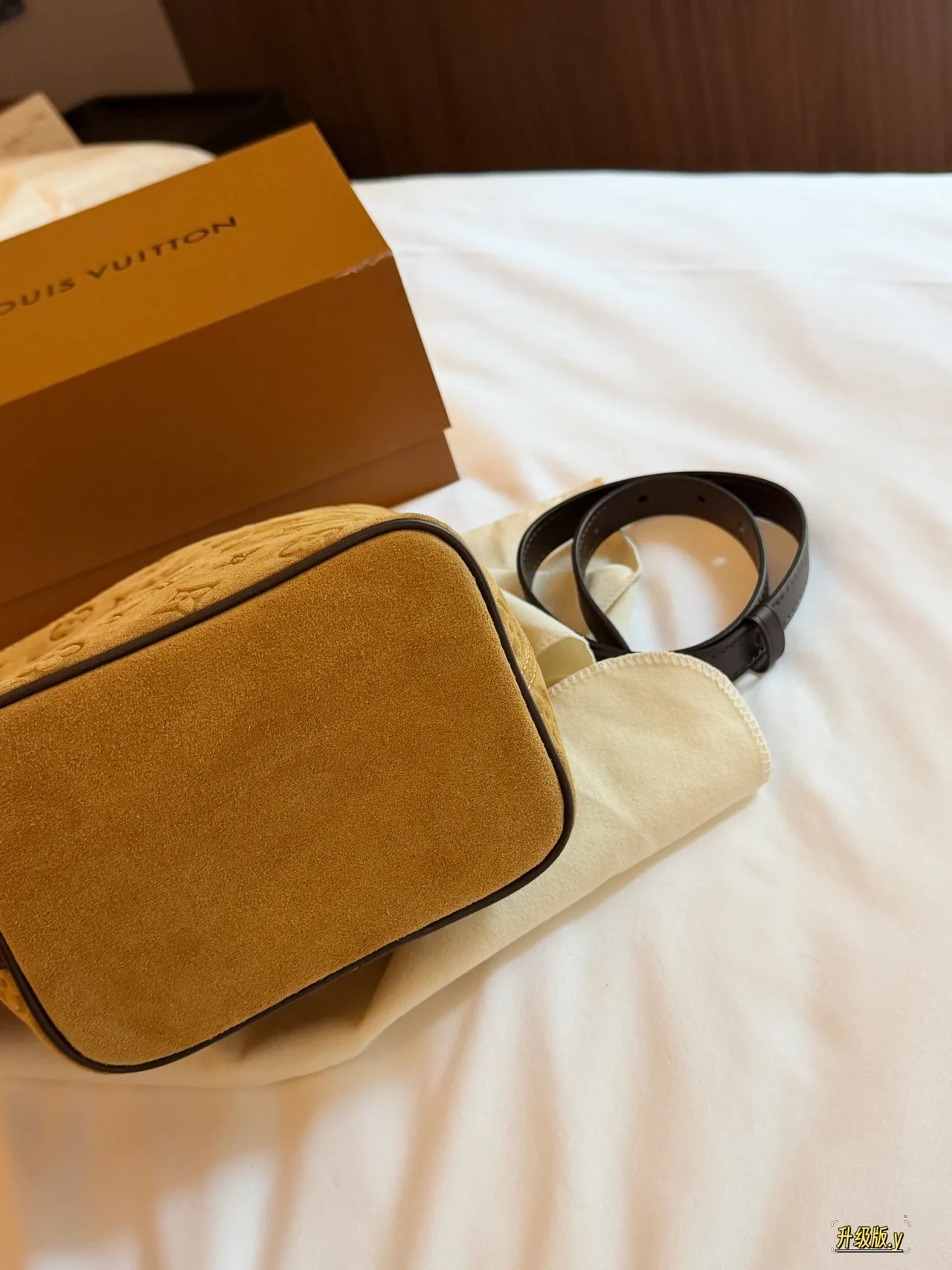 Louis Vuitton Monogram Bucket Bag in Tan · view 6