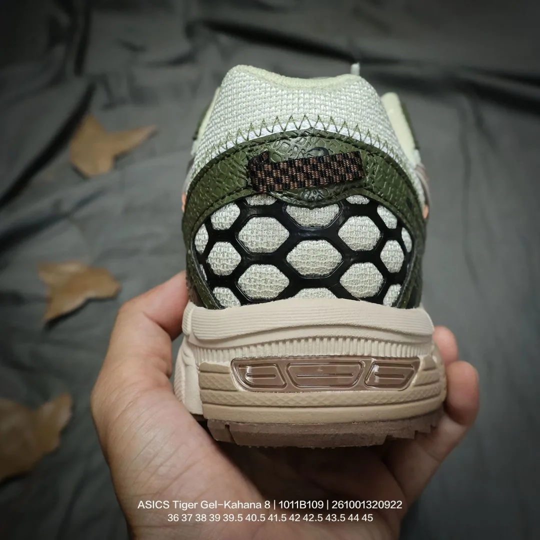 ASICS Sneakers in Beige · view 4