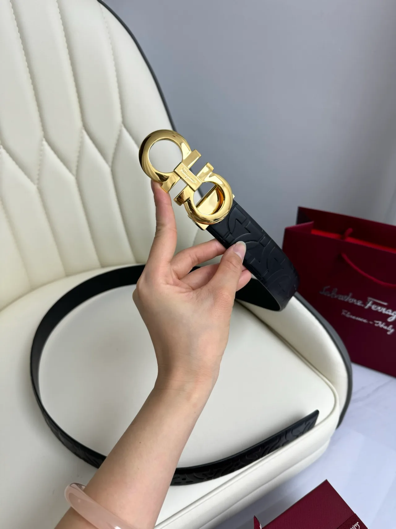 Ferragamo Cowhide Smooth Gancini Belt in Black · view 7