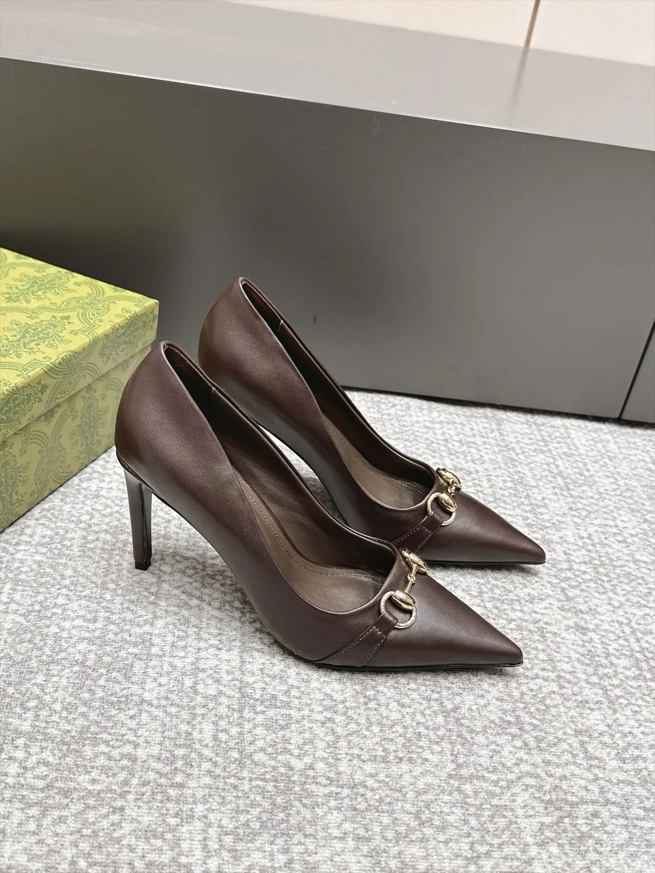 Gucci Sheepskin Horsebit Heel Pumps in Brown · view 3