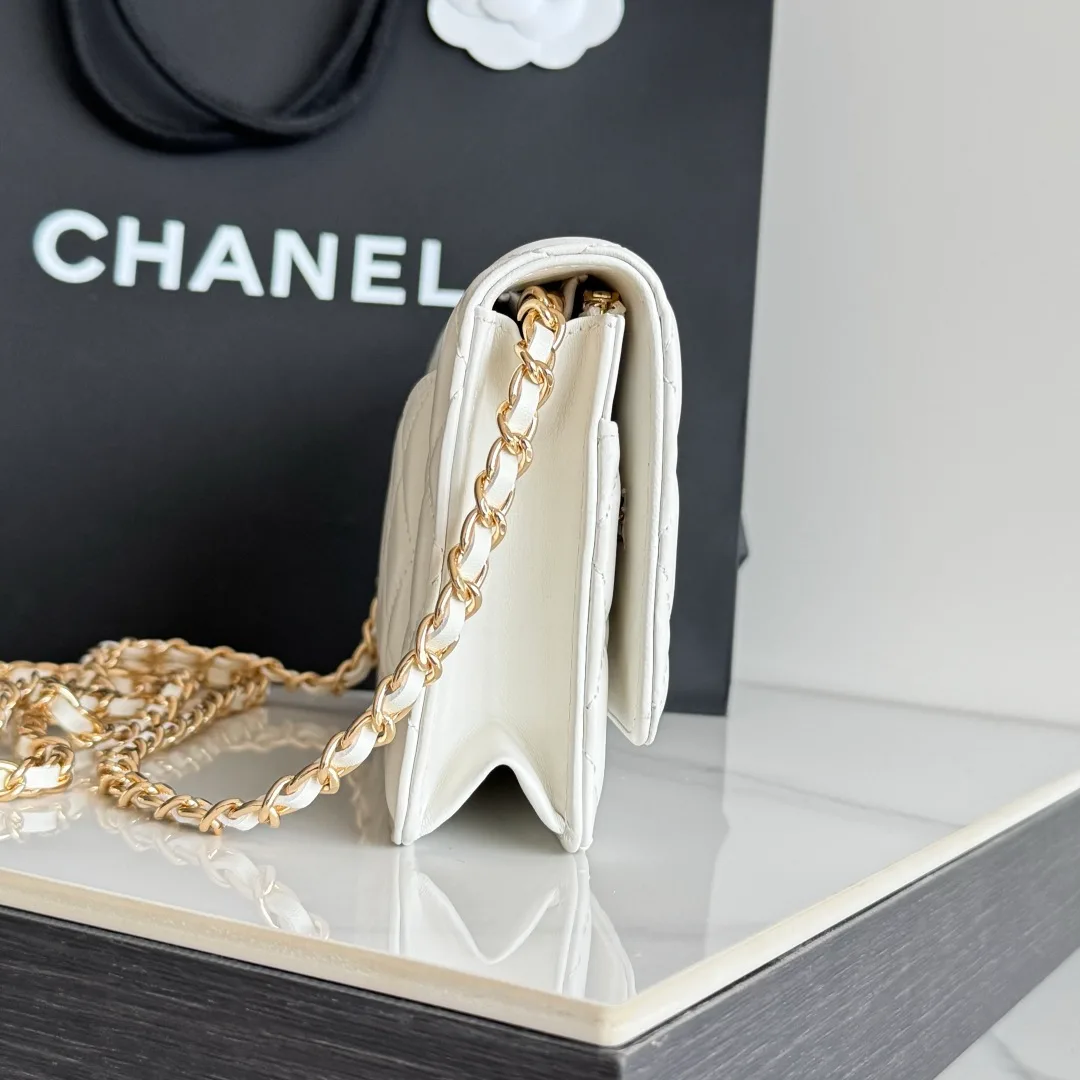 Chanel Calfskin Quilted Clutch in White · view 4