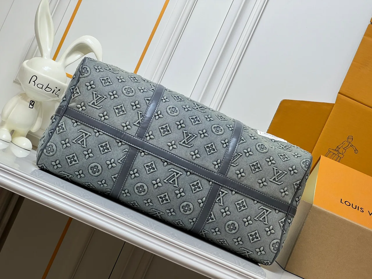 Louis Vuitton Cowhide Handbag in Grey · view 5