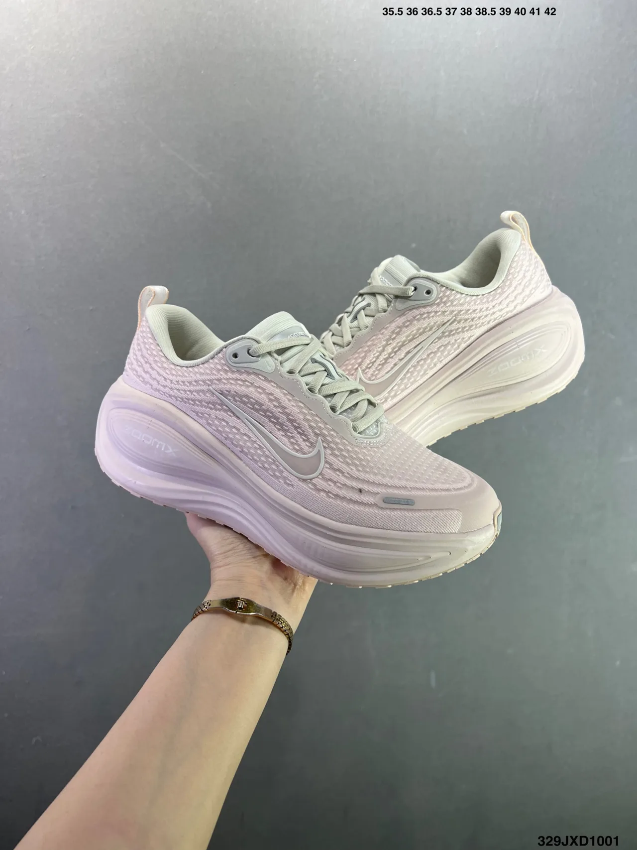 Nike Air-cushion sneakers in Pink & Cream & Green & White & Grey · view 2