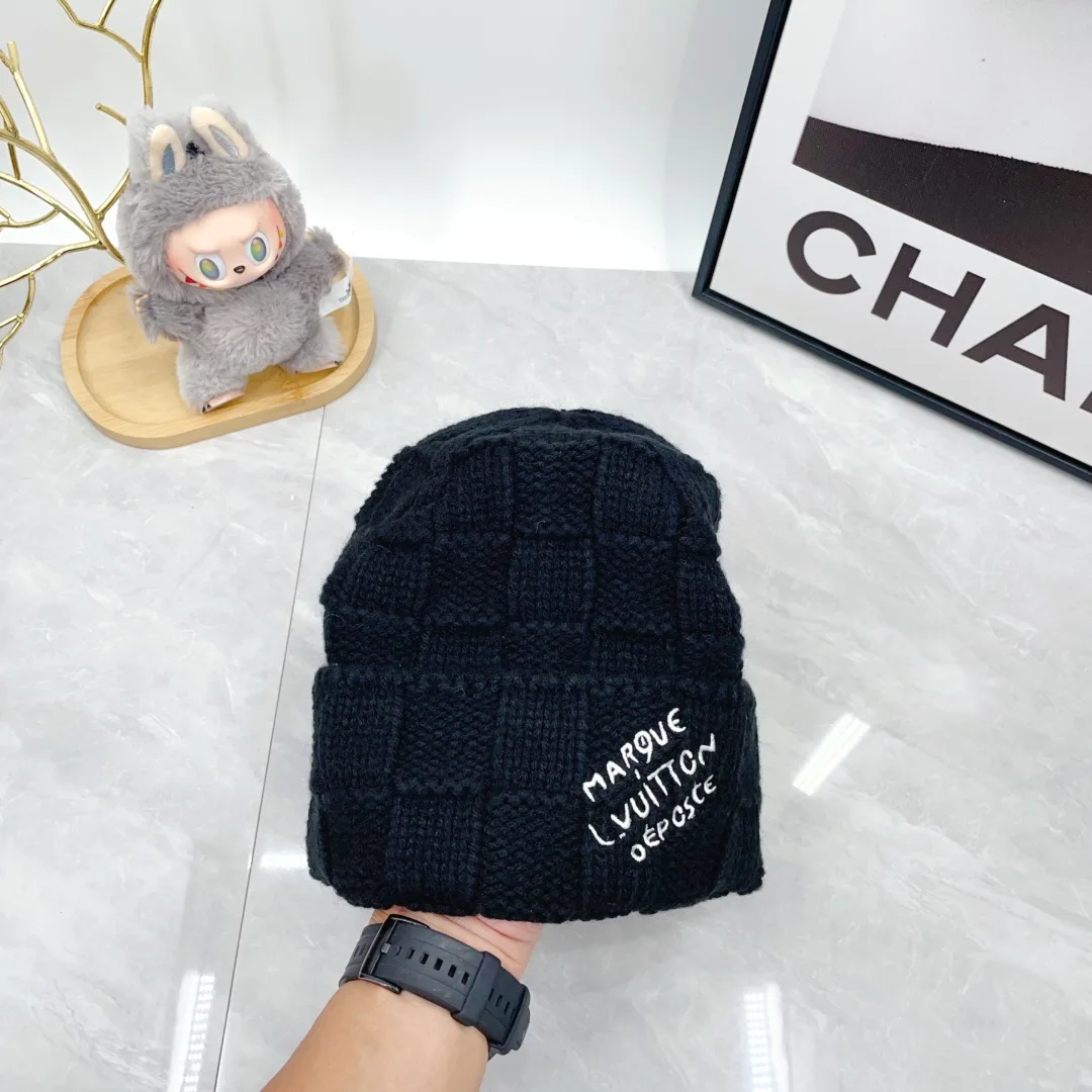 Louis Vuitton Wool Cashmere Hat and Scarf Set in Black · view 8