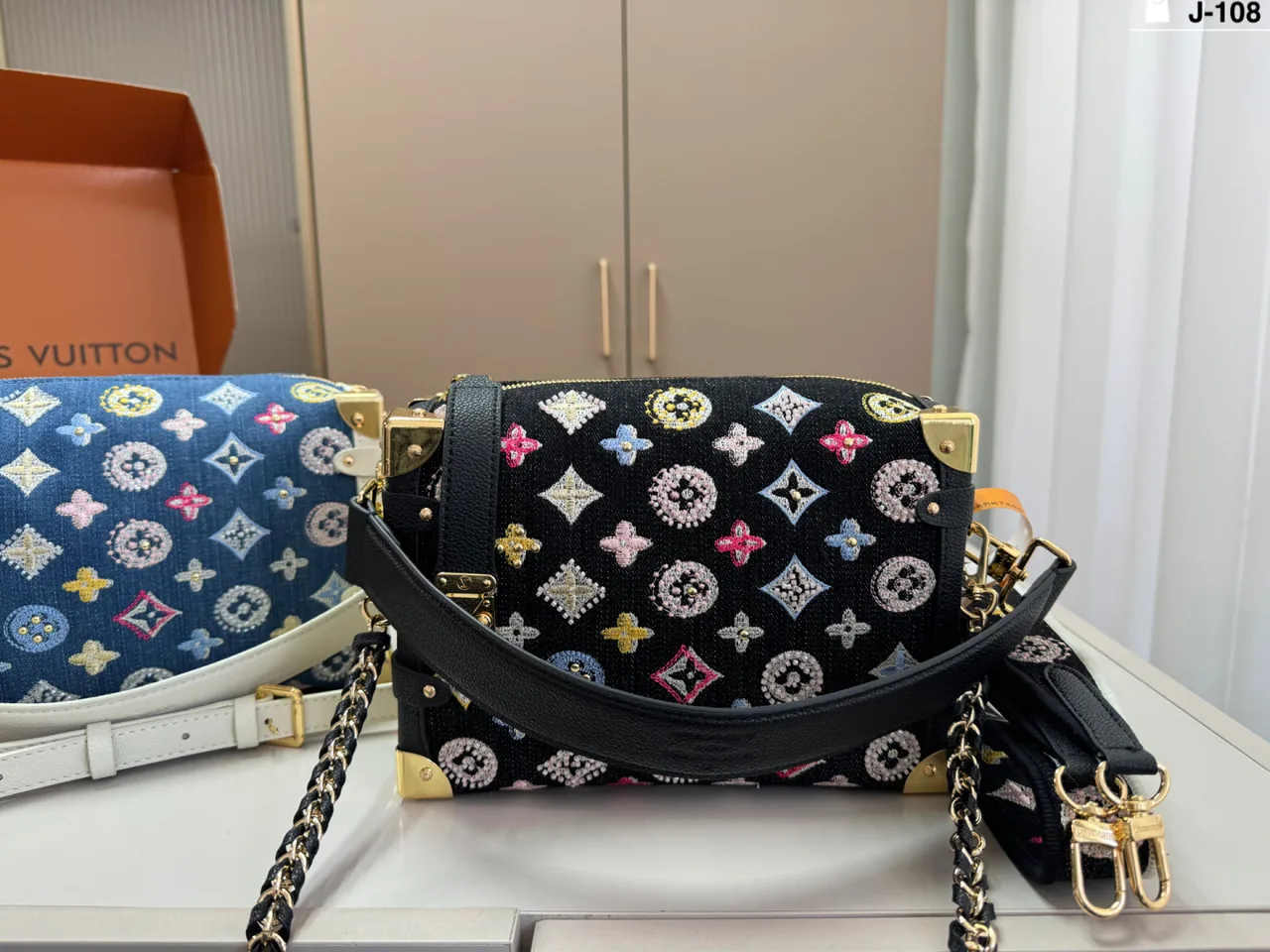 Louis Vuitton Flap Shoulder Bag in Blue / Black · view 7