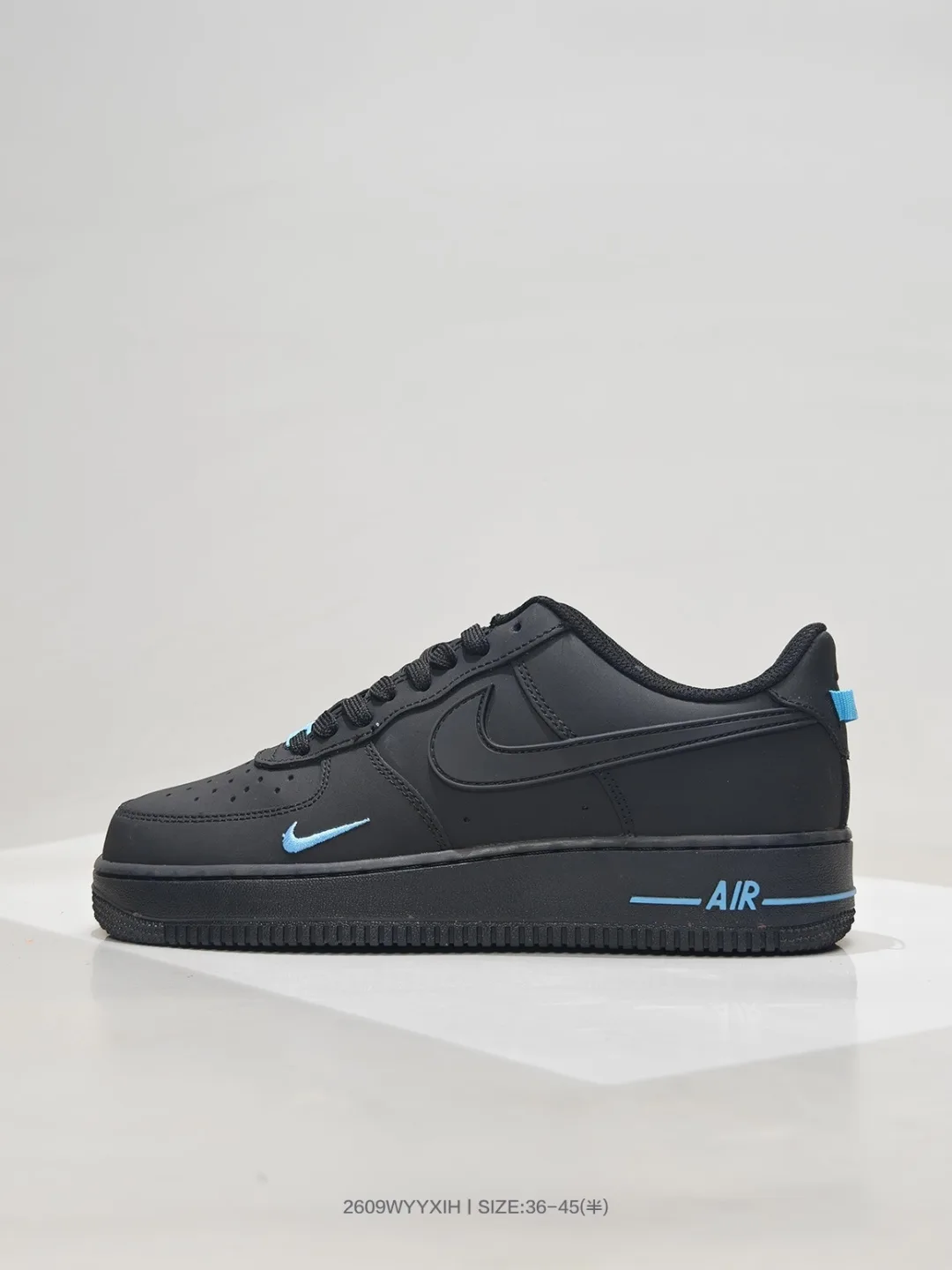 Nike Sneakers in White & Black · view 7