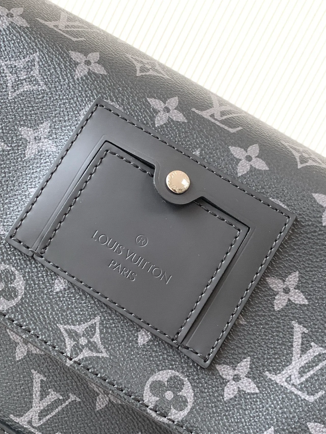 Louis Vuitton Canvas Monogram Handbag in Grey · view 5