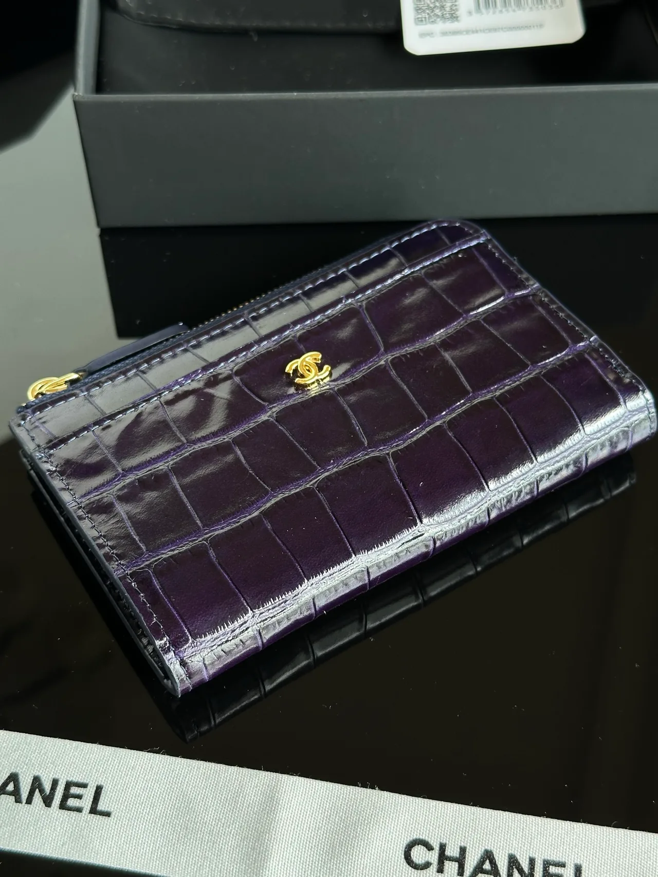 Chanel Glossy Wallet in Purple · view 1