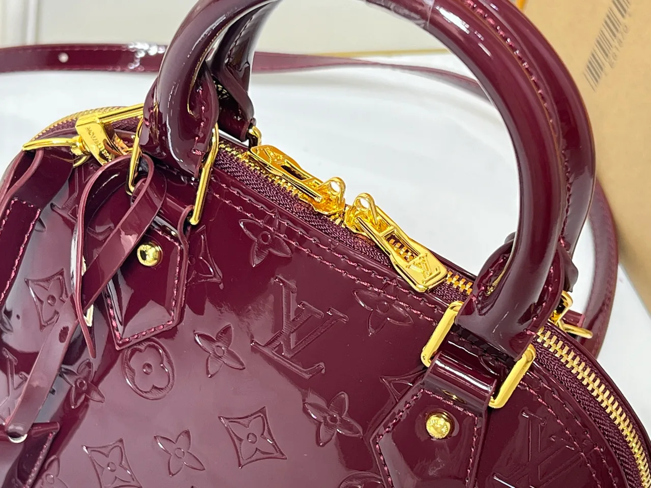 Louis Vuitton Leather Glossy Handbag in Burgundy · view 5