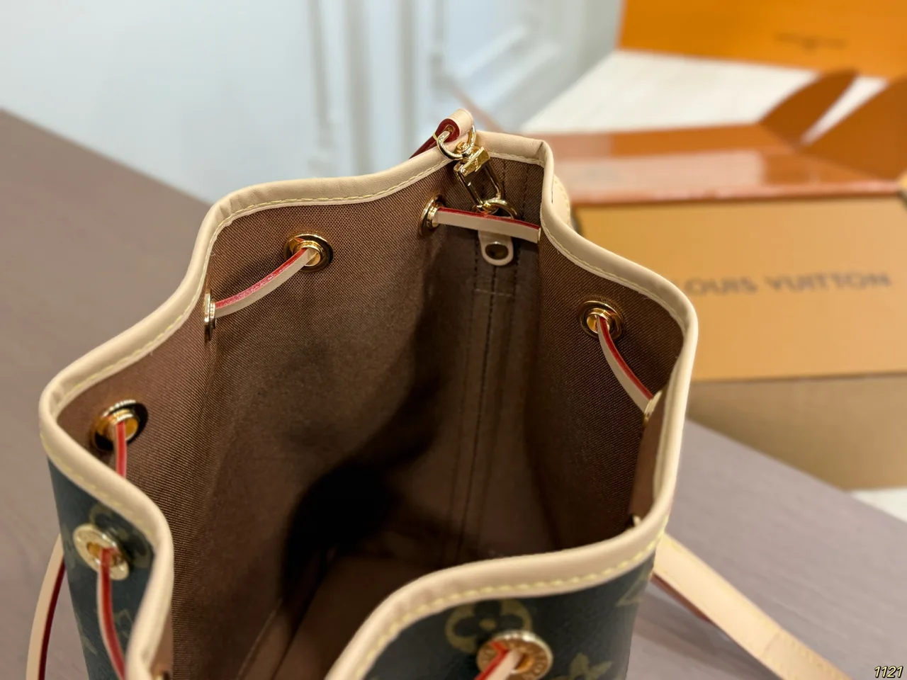 Louis Vuitton Noe Bucket Bag in Brown · view 9