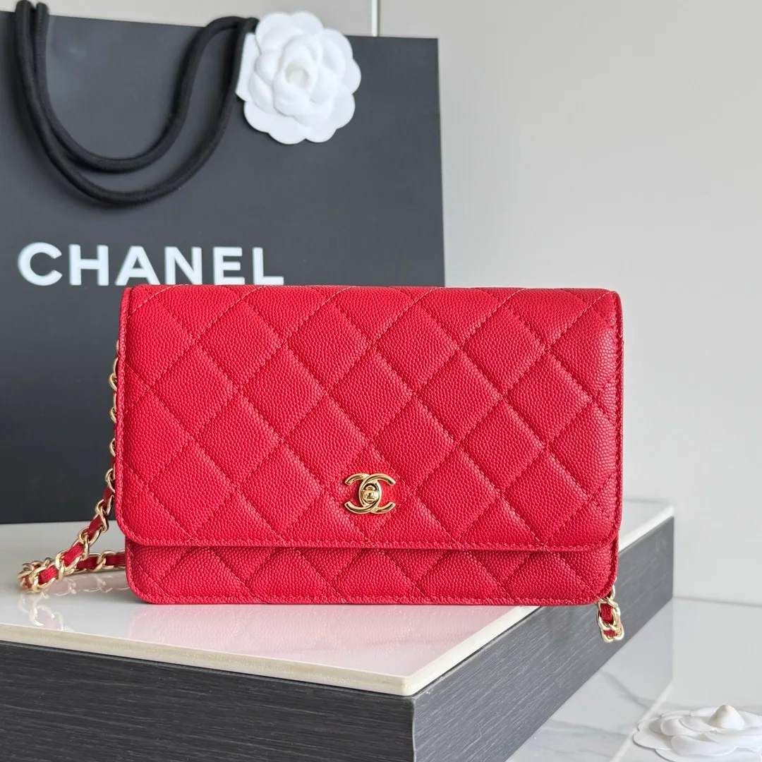 Chanel Calfskin Quilted Clutch in Red · view 2