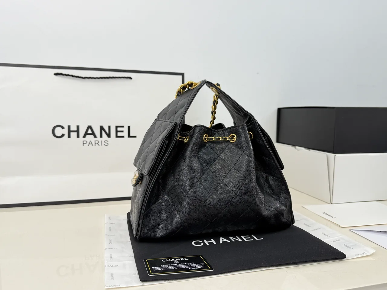 Chanel Bucket Bag in Black · view 3