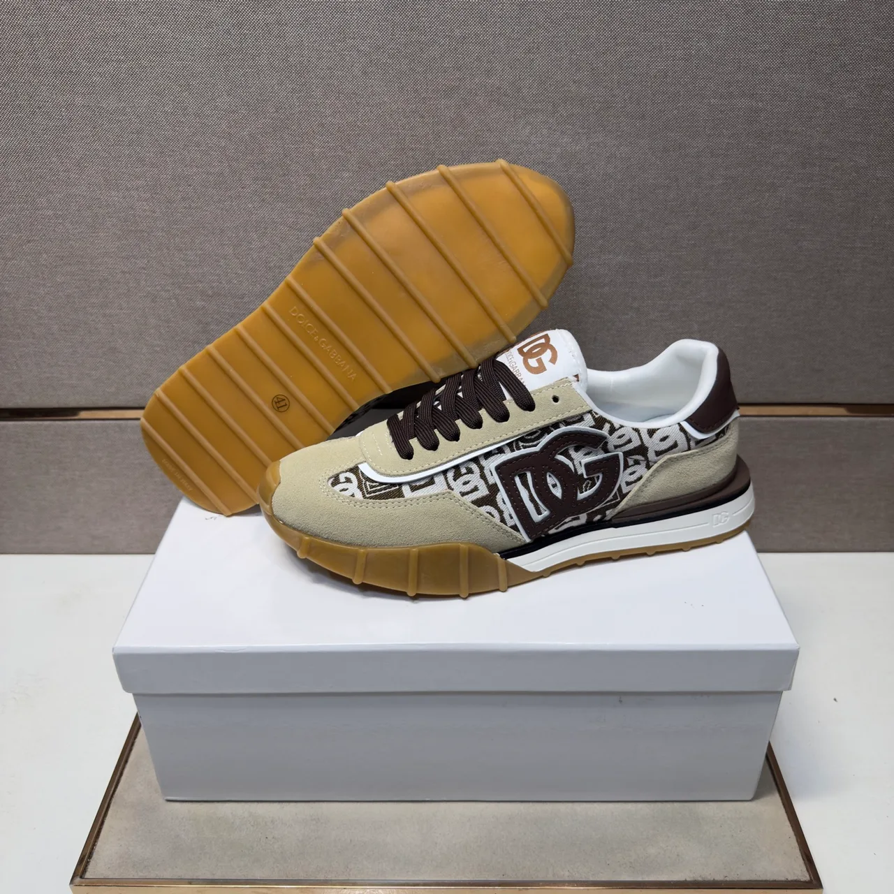 Dolce & Gabbana Sneakers in Beige · view 8