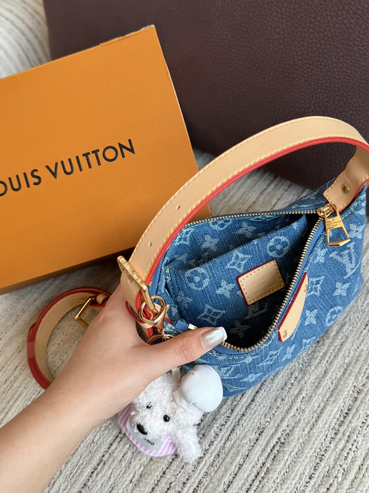 Louis Vuitton Hobo Bag in Blue · view 7