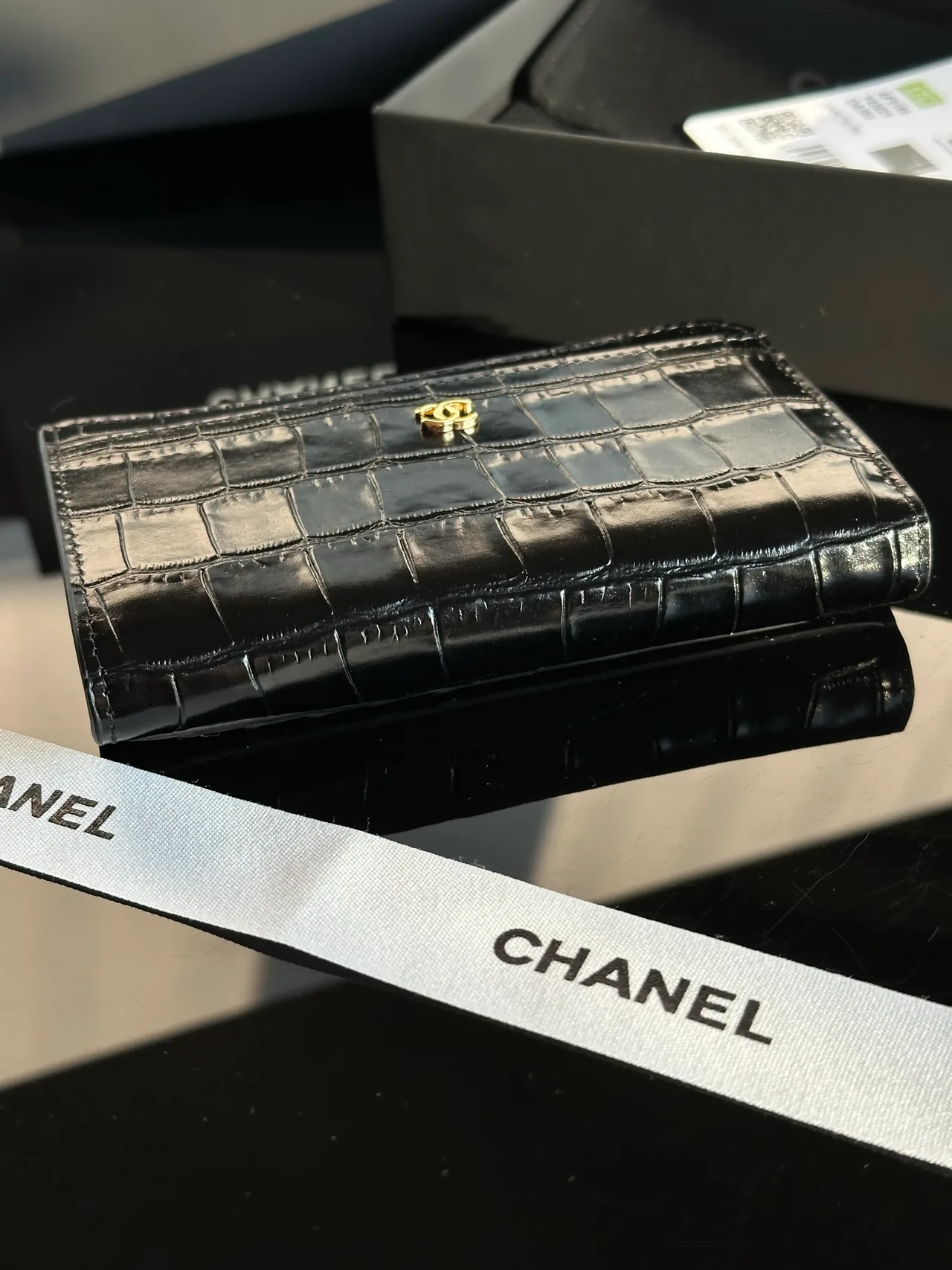 Chanel Glossy Wallet in Black · view 5