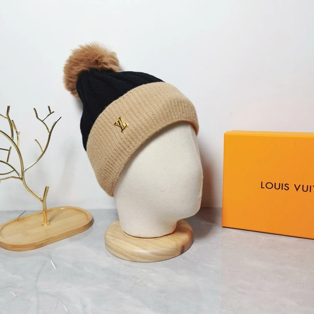 Louis Vuitton Beanie in Black · view 2