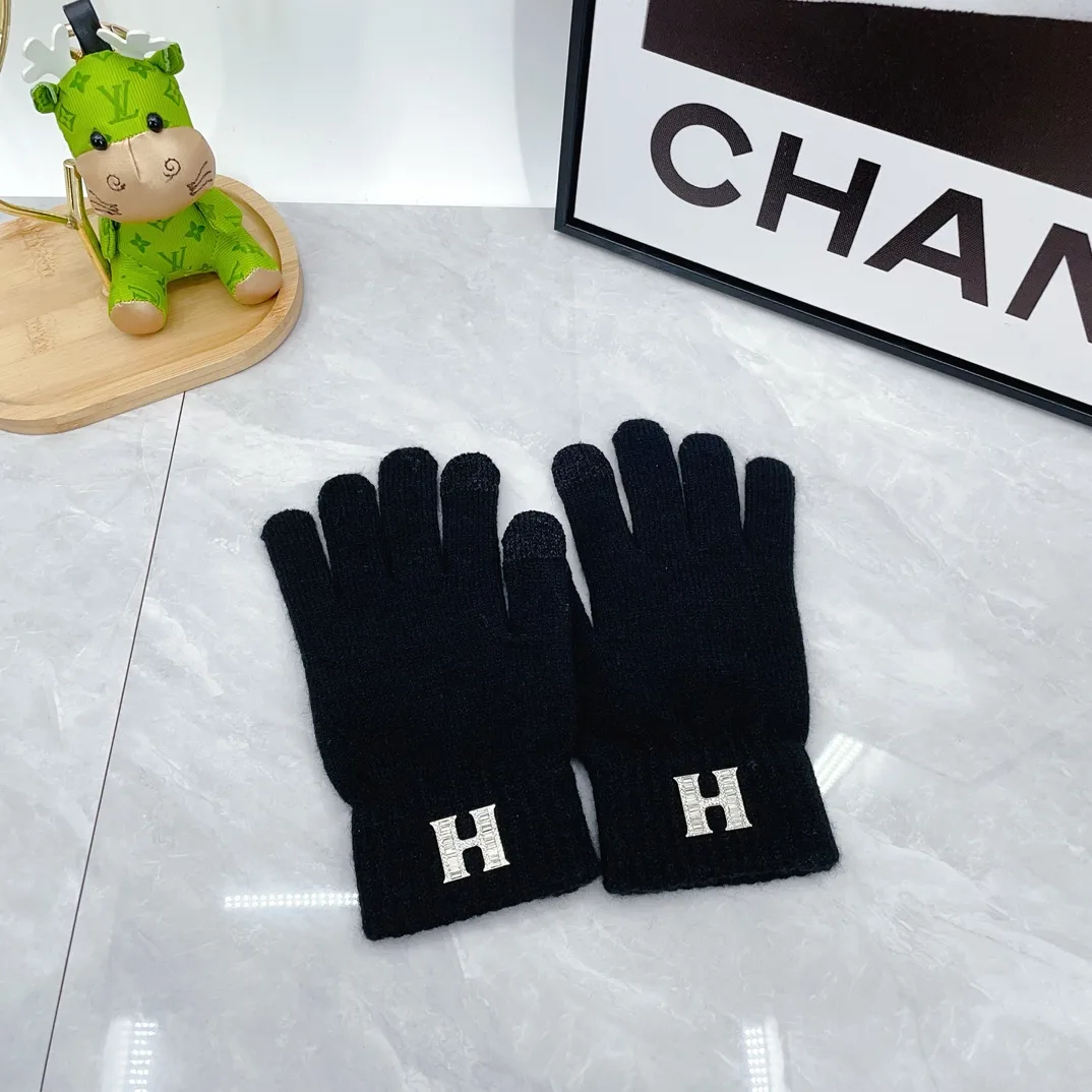 Hermes Wool Ribbed Hat Scarf and Gloves Set in Black · view 5