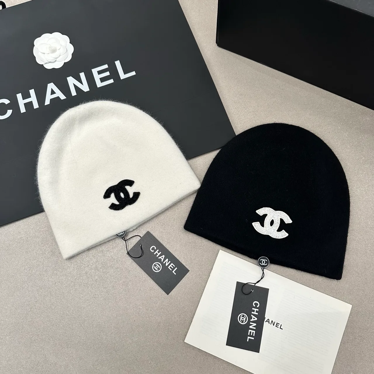 Chanel CC knit beanie in White & Black · view 6