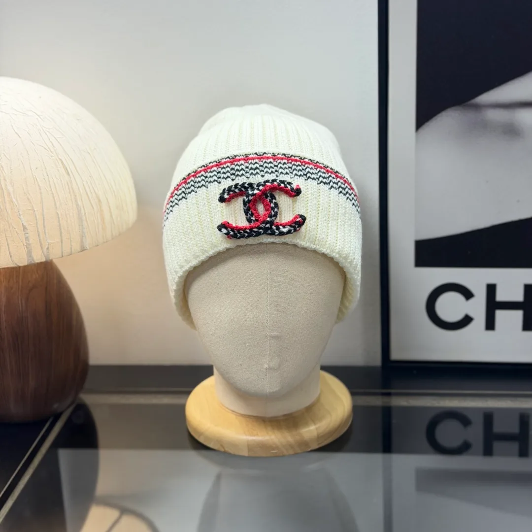Chanel Striped CC beanie in Cream / Grey · view 3