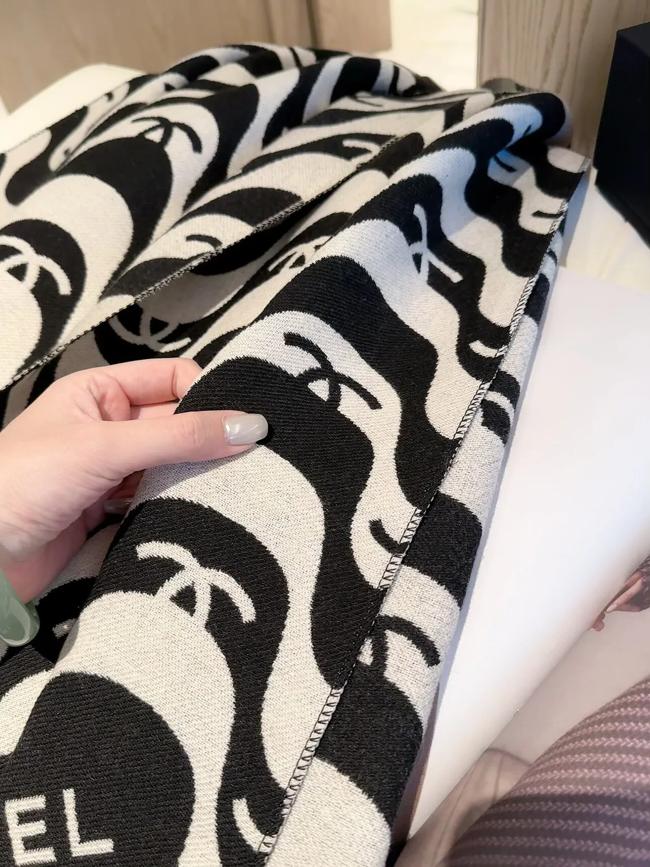 Chanel Wavy CC Shawl in Brown & Black · view 8
