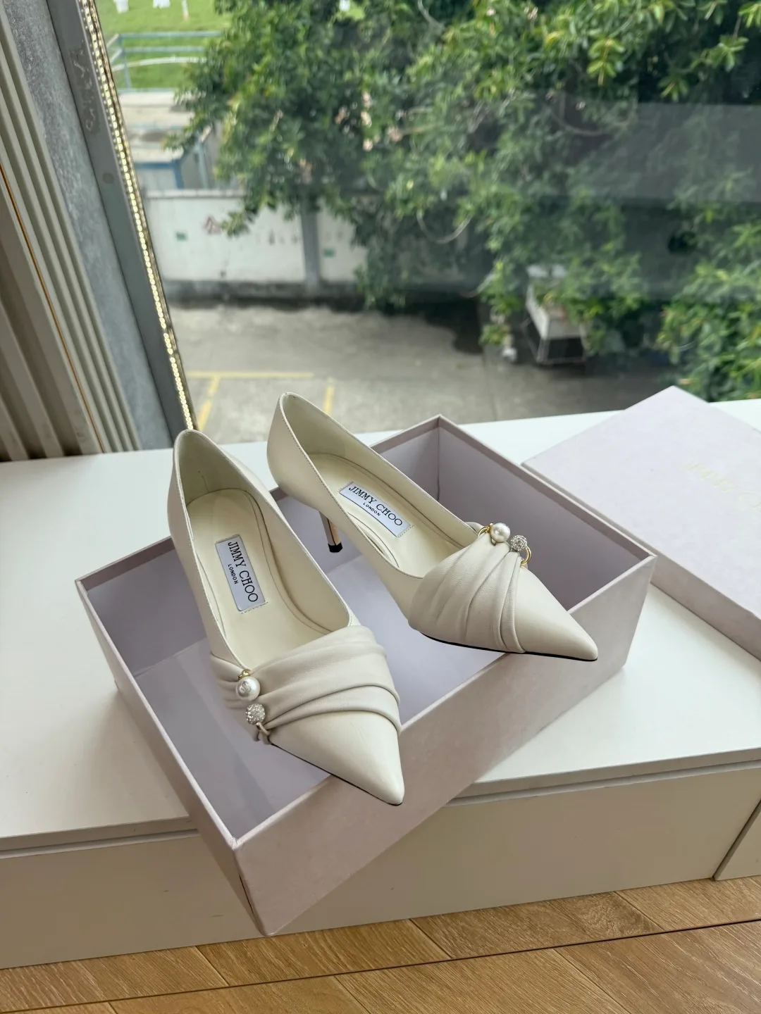 Jimmy Choo Glossy Pointed-Toe Knotted Pointed Pumps in White · view 8