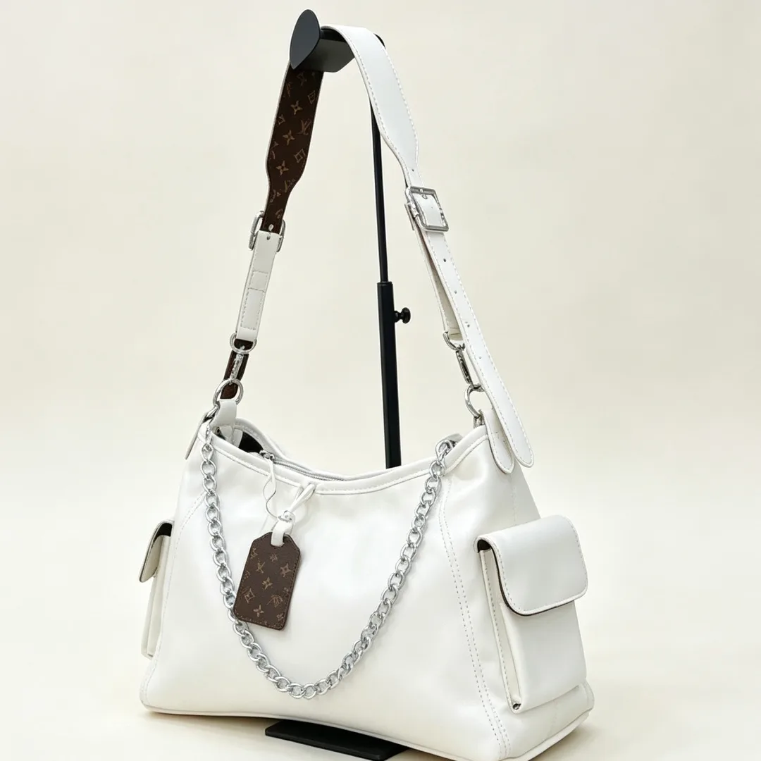 Louis Vuitton Chain hobo bag in Blue & Black & White · view 4